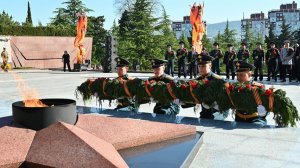 День Победы в Сочи начался с возложения цветов к воинским мемориалам