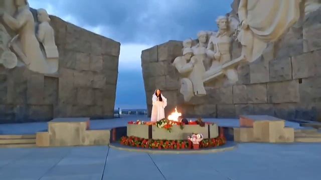 «Здесь раньше вставала земля на дыбы»: активисты Калининского района Горловки поздравляют с Днём ... смотреть онлайн