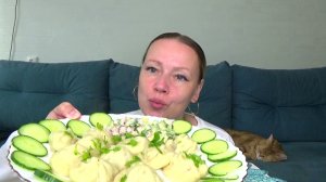 Мукбанг от Яновны пельмени по типу хинкали, салат от окрошки, огурец. Еда вкуснота