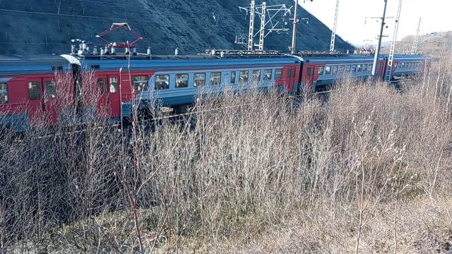 Электричка проезжает мимо смотреть онлайн