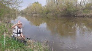 Попал под Дождик и не пожалел Дикая плотва одурела.Рыбалка на поплавок в Мае!