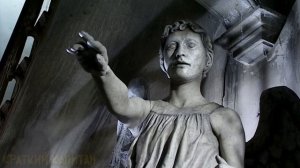 Эти каменные статуи пожирают людей в тот момент, когда те моргают