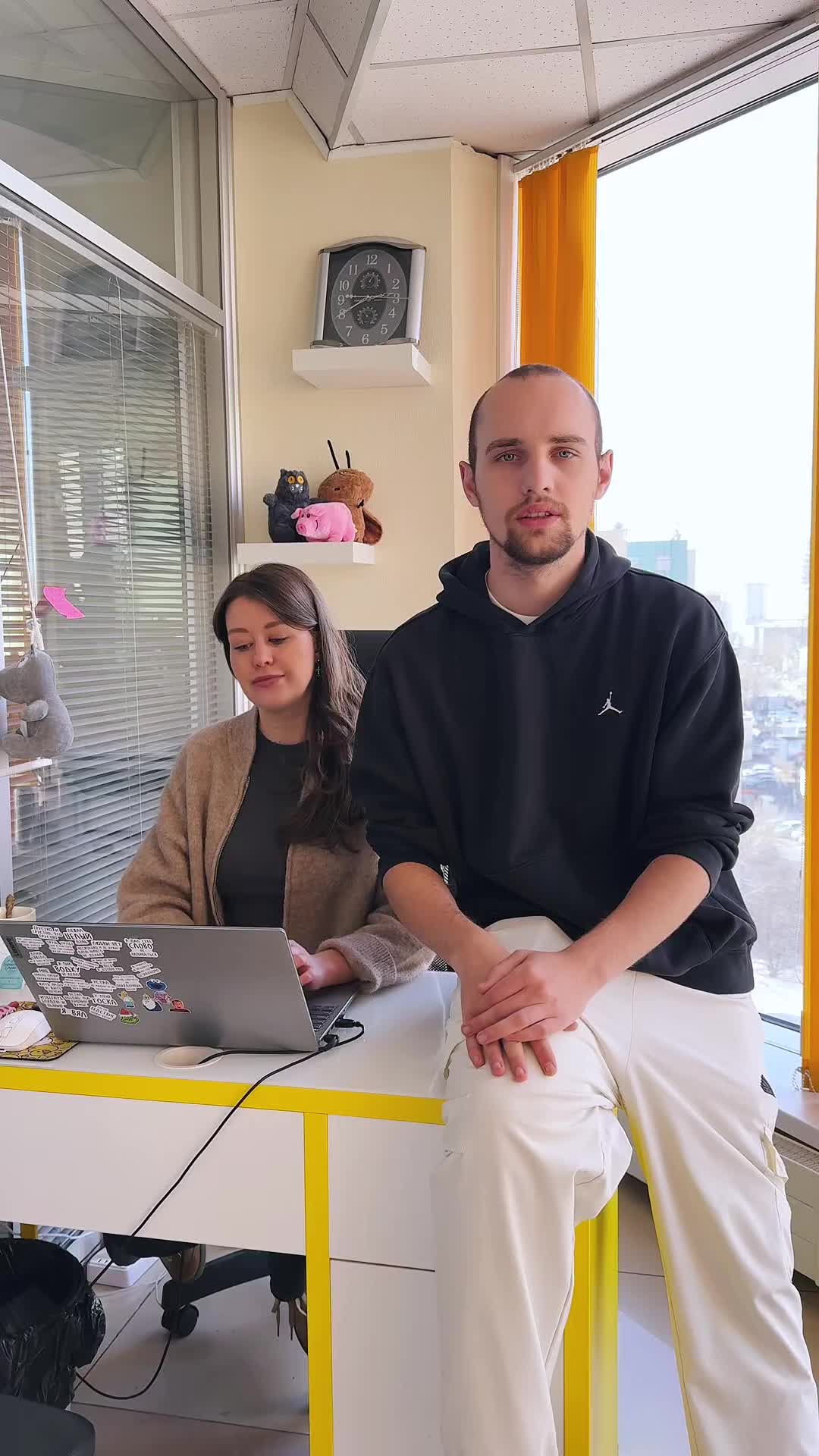 👨💻👩💻Наши врачи и юристы работают не покладая рук (на компьютере☝).