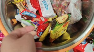ищу сладости в ящике к чаепитию, счастливая жизнь в деревне