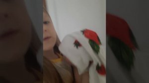 в этом видео кто-то хулигатит Но конечно же это маленькая Викулька