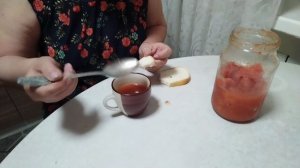 Работы продолжаются.Новая шторка на окно.