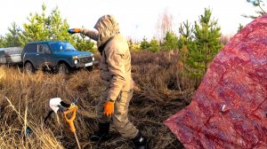 Копал металл, а нашёл дверь! Винтовки, каски! Ого... Мне крупно повезло такое найти.