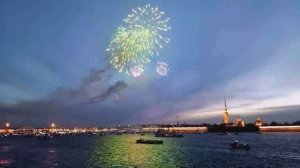 9 МАЯ / Петербуржцы празднуют /  Салют ....