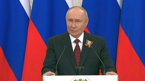 Путин: 9 Мая - святой день, а не комедийное шоу с игрой на клавишных инструментах