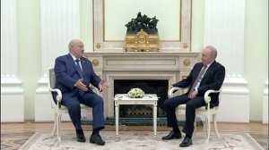 «МЫ НЕ ОТДАДИМ ЭТУ ПОБЕДУ» — Путин и Лукашенко жёстко ответили тем, кто хочет забыть 9 Мая