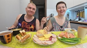 Мукбанг хорошо иметь высокую САМООЦЕНКУ и ПЛЕВАТЬ на мнение окружающих! Болталка и Семейный обед