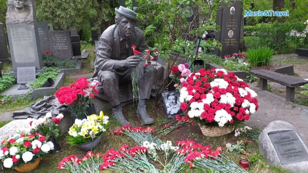 На Новодевичьем кладбище в День победы смотреть онлайн