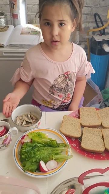 рецепт,, шпроты из банки амара,,