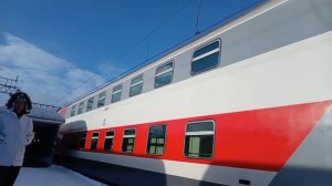 Двухэтажный поезд отправляется со станции #поезд #железная дорога