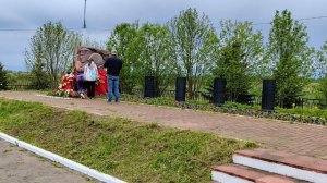 Вокальный ансамбль «Привокзальные узоры», солисты. 
Валентина Старкова - «Война».