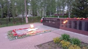 Они сражались за Родину приехал на 9 мая на электросамокате Kugoo Max Speed к памятнику Победы