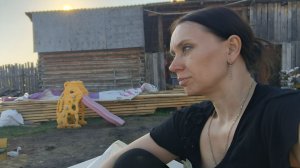 Отдых с детьми. Закрыли крышу. Скоро будет порядок на участке.