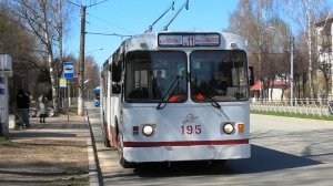 Троллейбус Йошкар-Олы ЗиУ-682В борт. №195 маршрут М11 на остановке «улица Панфилова»