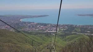 Спуск на Канатной дороге в Сафари-Парке Геленджика