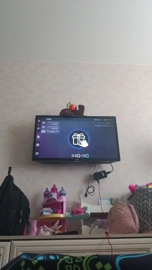 Открытие кейсов и получение бесплатных предметов.