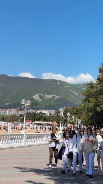 Народные гуляния на День Победы в Геленджике