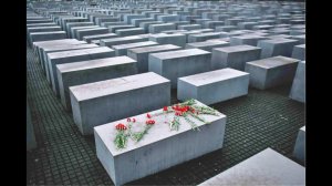 В Берлине открыт мемориал жертвам Холокоста. Самый скандальный мемориал.
