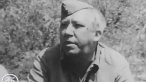 Юрий Никулин рассказывает молодым солдатам о своей службе в Красной Армии в годы войны.