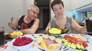 Мукбанг как с ГОЛОДНОГО КРАЯ налопались с ГОЛОДУХИ) Вован просил ПОЩАДЫ!) Семейный ужин в России