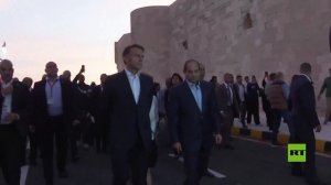 السيسي يصطحب ماكرون في جولة تاريخية بشوارع الإسكندرية وقلعة قايتباي