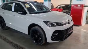 В наличии Volkswagen Tiguan L Pro в цвете слоновой кости