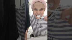 запуталась где дневная щётка и где утренняя щётка