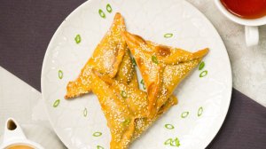 Самса с сыром и зеленью в духовке