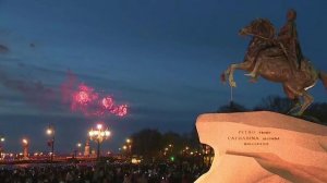 Красивейшие кадры праздничного салюта над Петербургом 

С Днём Победы, город-герой!

⚡️Салют в честь