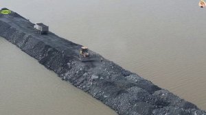 Строительство, засыпка дороги на озере, высотные съёмки
