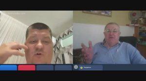 Группа обезьян и парень из Нижнего