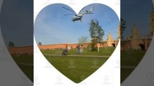 Вертолет снес детскую коляску в Неву возле Петропавловской крепости.