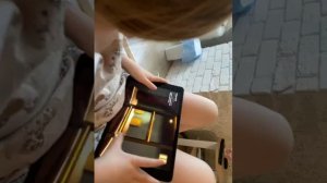 4 часть малыш в жёлтом