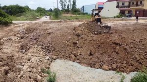 Great Landfill Video! Filling Soil into Muddy Water Use Massive Dozer D30P & Dump Truck Unloading