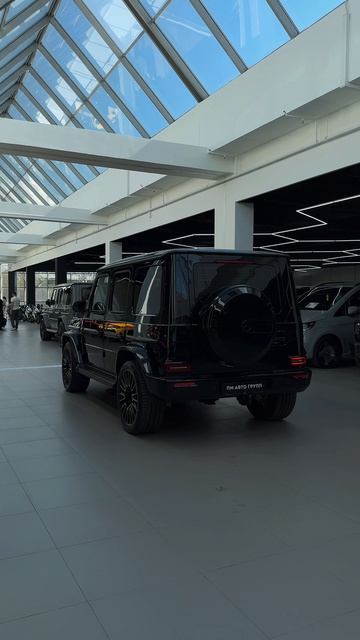 Новое поступление: Mercedes G63 AMG / Черный снаружи, белый внутри