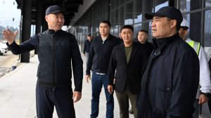 Садыр Жапаров ознакомился с ходом строительства нового торгового комплекса в Бишкеке