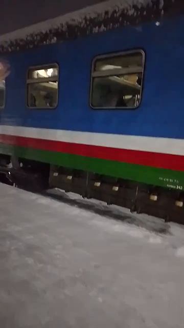 Пассажирский поезд отправляется с вокзала смотреть онлайн