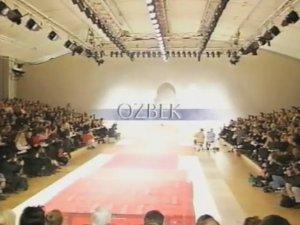 Показ женской коллекции Rifat Ozbek осень-зима 1994-1995. Часть 1.