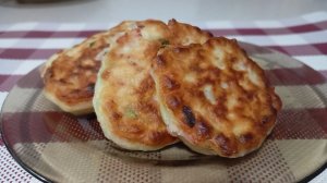 Оладушки с Зелёным ЛУКОМ и КОЛБАСОЙ.
Отличный завтрак!