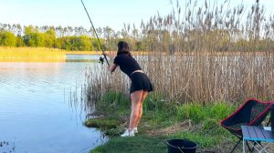 Первая рыбалка в одиночку — сама по себе 🎣Девушка одна на озере🐟