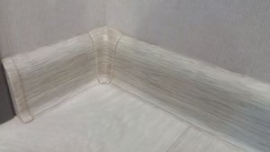 Как установить плинтус пластиковый самостоятельно и быстро