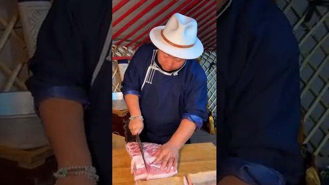 Монгол Бату делится своей пастбищной жизнью и монгольской кухней!