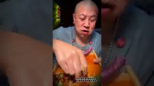 Шипящий, ароматный целая жареная баранина просто восхитителен!