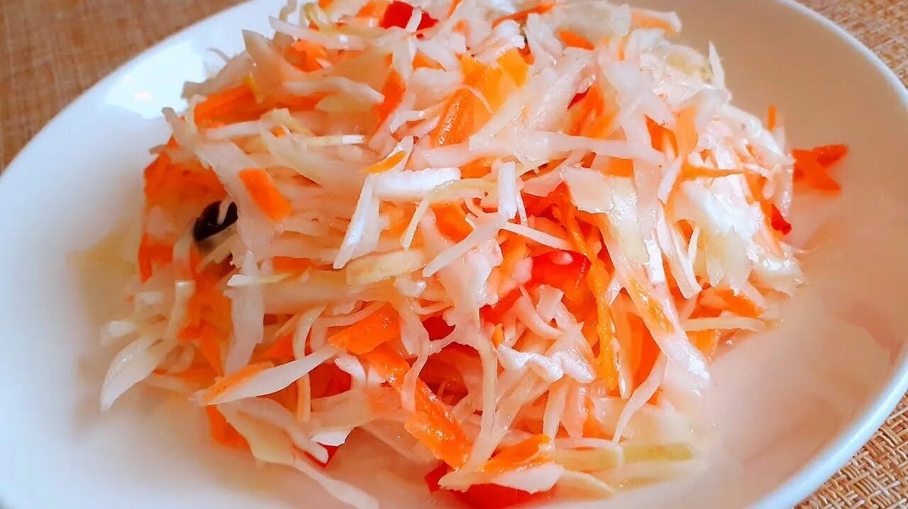 Маринованная вкусная капуста с болгарским перцем  за пару часов.