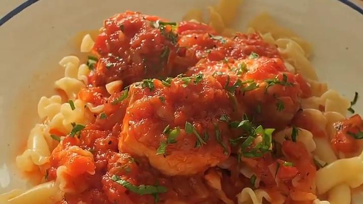 Сегодня на ужин семга в соусе аррабиата...🐟😋