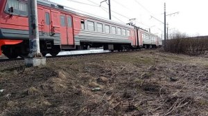 Электричка Кандалакша-Мурманск проезжает мимо